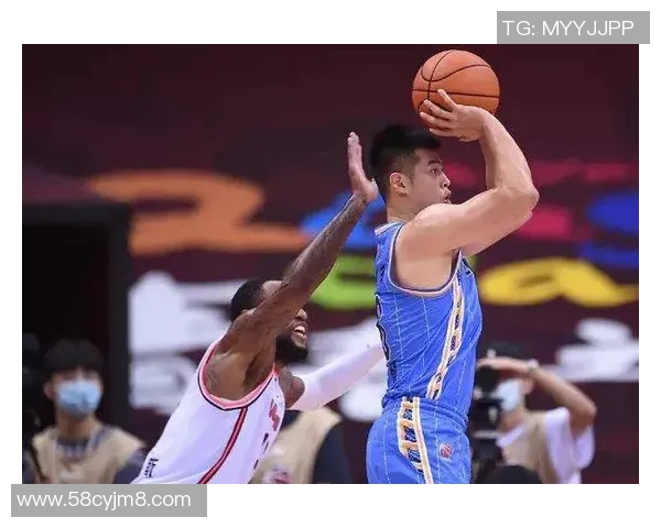 上海篮球队灵活性引发热议球迷观点交锋与战术分析齐聚一堂